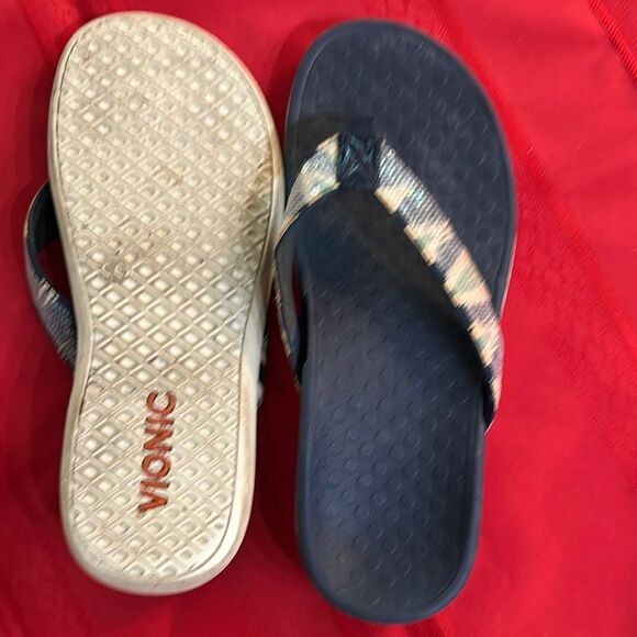 Vionic Pattern Sequin Flip Flops Size 8 - Picture 10 of 10